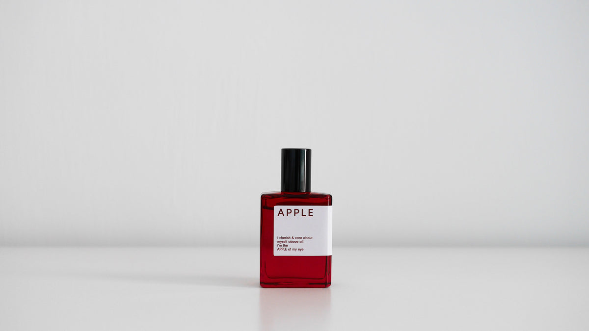 APPLE / 15mL ROLL-ON eau de parfum // by Sharon O.W. Yeung